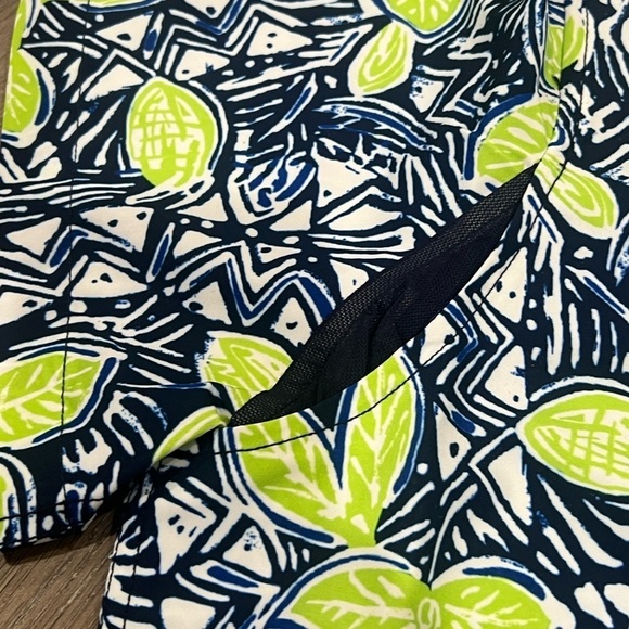 NWT Speedo L UPF 50+ Vented Waterproof Yellow Floral Pattern Beach Boating Shirt - Picture 9 of 10